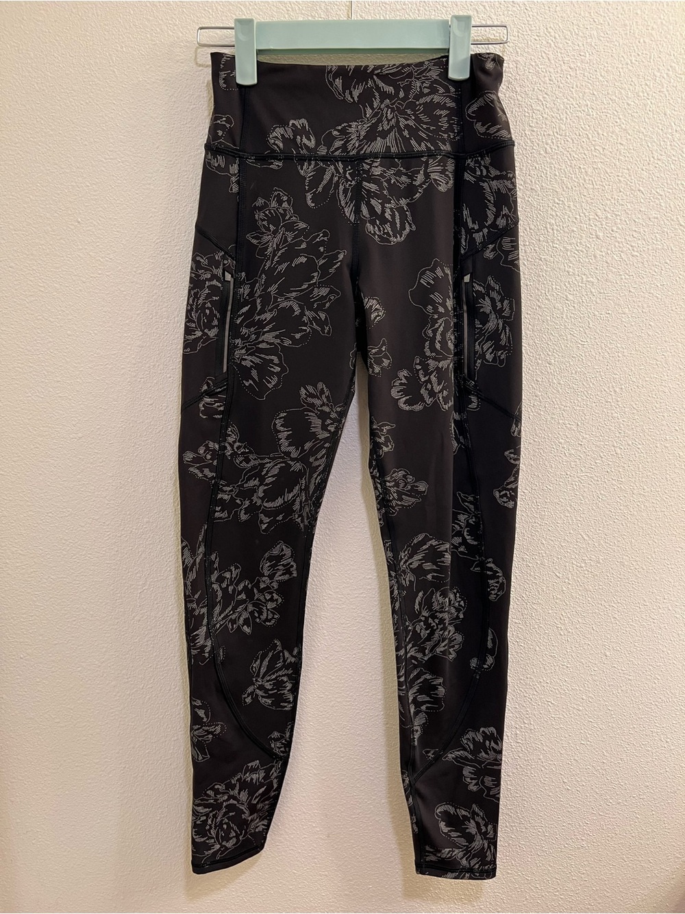Athleta Rainier Reflective Tight Aluna Bloom Black Leggings XS